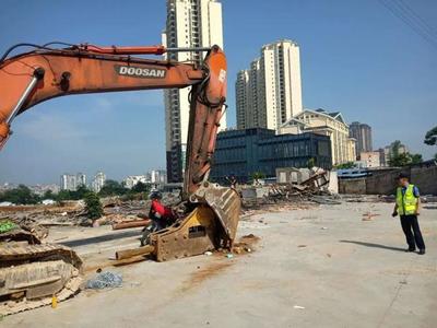 違建！凱里假日廣場上千平方米建筑被拆除，引發關注